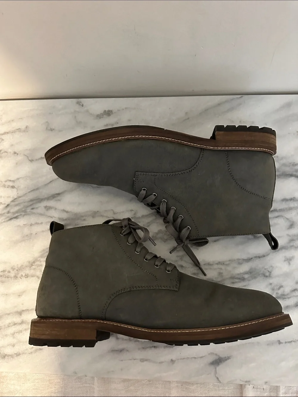Banana Republic Arley Gray Suede Boots Ortholite men’s size 9.5 New no box